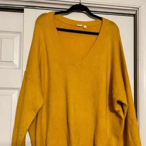 Gap XXL Women’s Relaxed V-Neck Sweater in Mustard